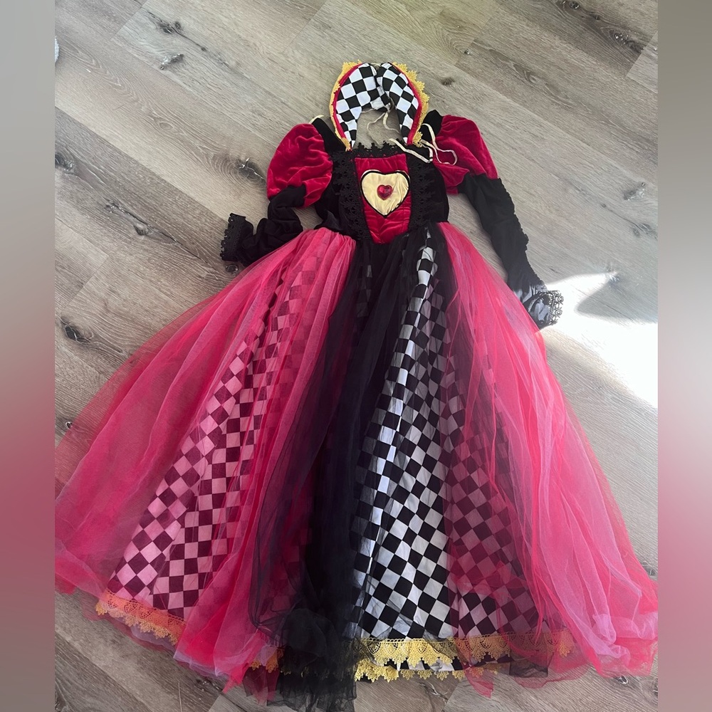 Queen of Hearts Halloween costume from Alice in the Wonderland
